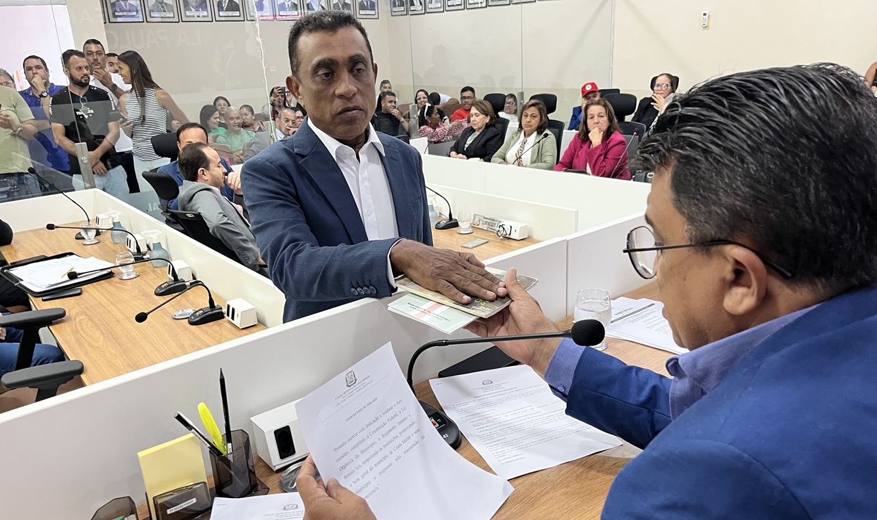 SUPLENTE DE VEREADOR TOMA POSSE NA CÂMARA MUNICIPAL DE CEARÁ-MIRIM